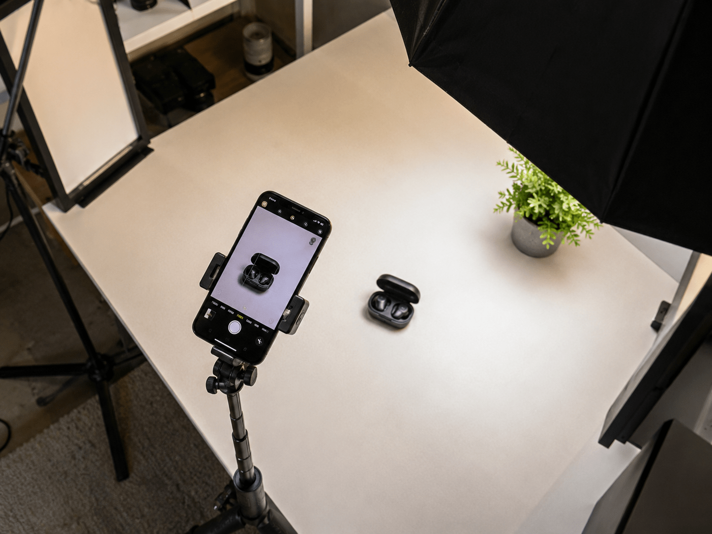 How to Film Better Product Videos Using Only Your Smartphone - ROODTUO
