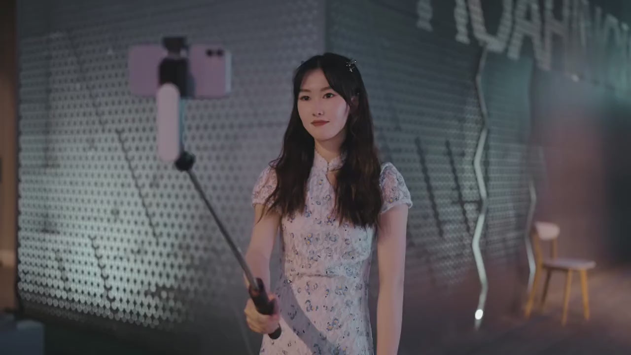 Load video: roodtuo_s02 plus selfie stick with fill light_video